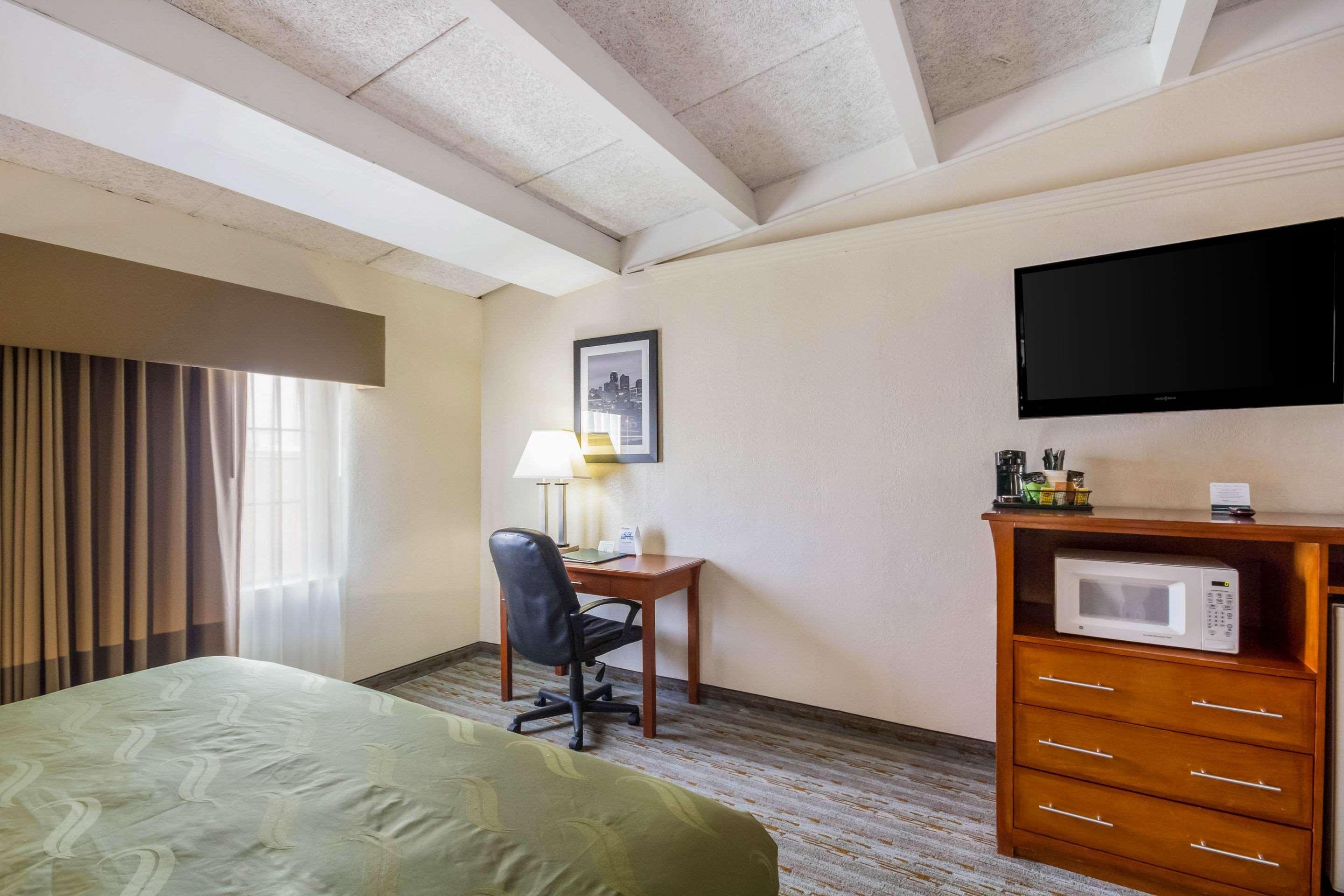 Quality Inn & Suites Kansas City - Independence I-70 East מראה חיצוני תמונה