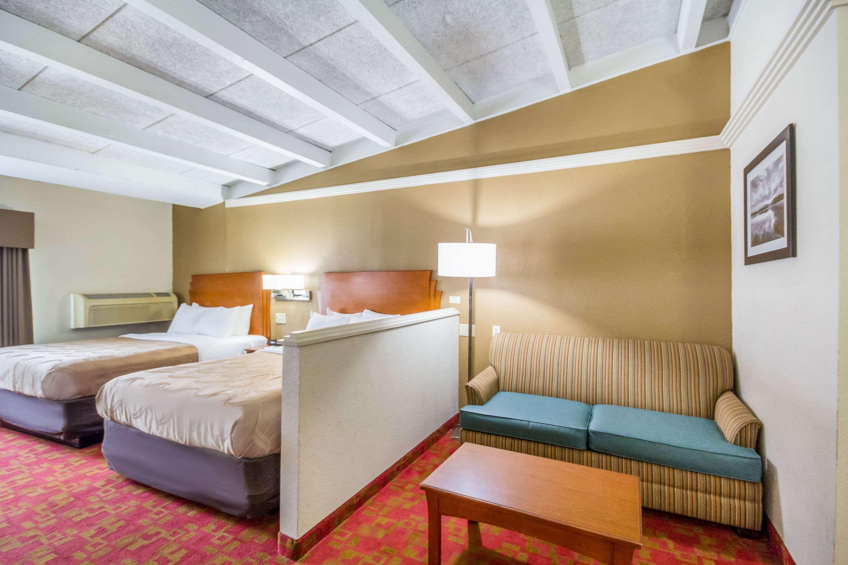 Quality Inn & Suites Kansas City - Independence I-70 East מראה חיצוני תמונה