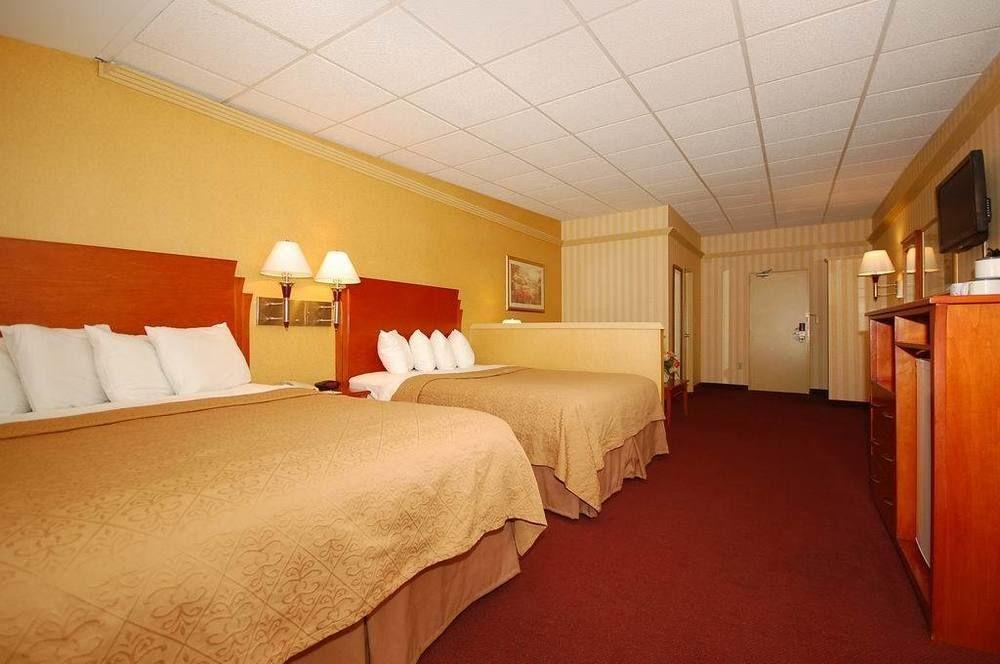 Quality Inn & Suites Kansas City - Independence I-70 East מראה חיצוני תמונה