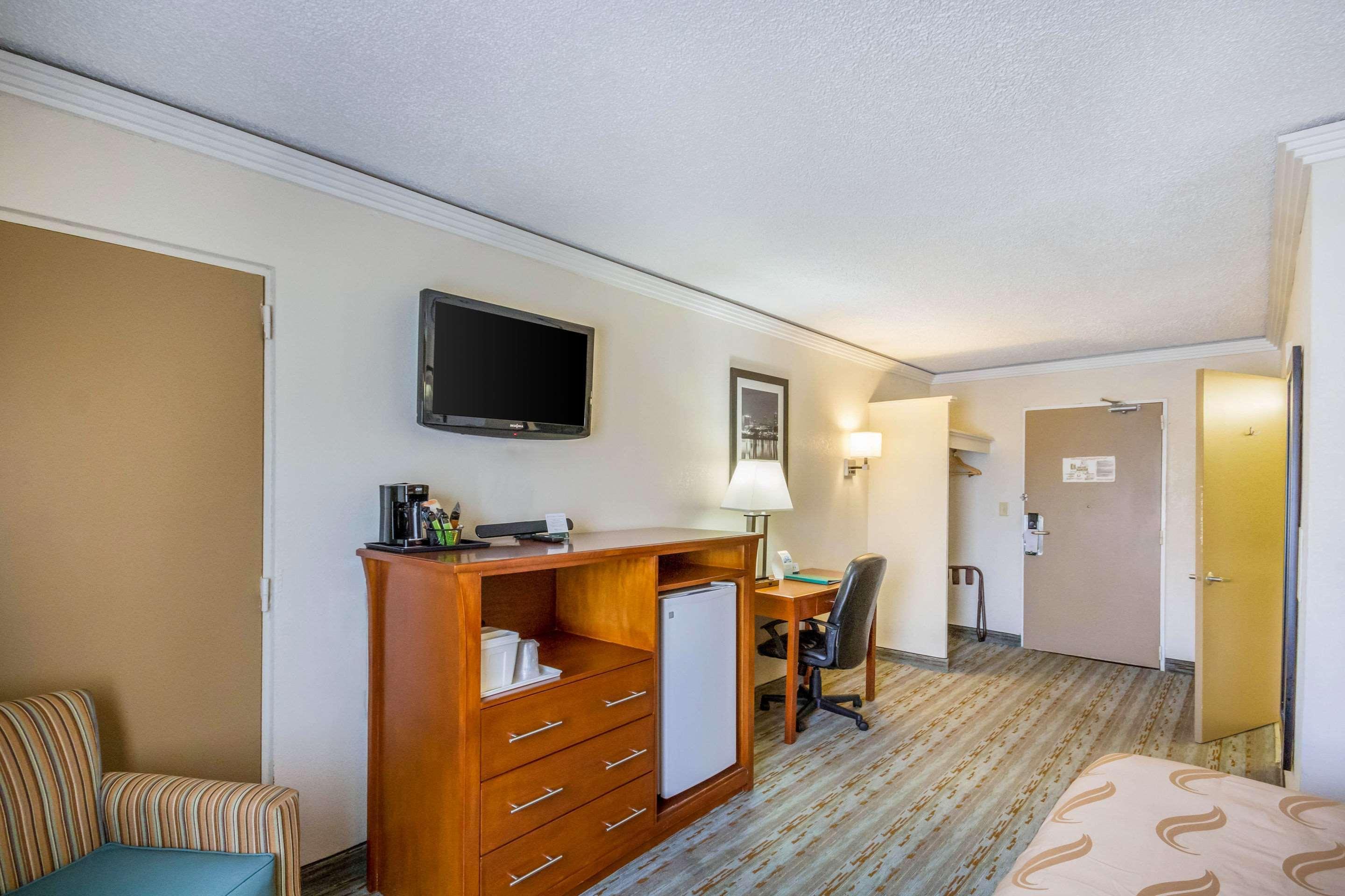 Quality Inn & Suites Kansas City - Independence I-70 East מראה חיצוני תמונה