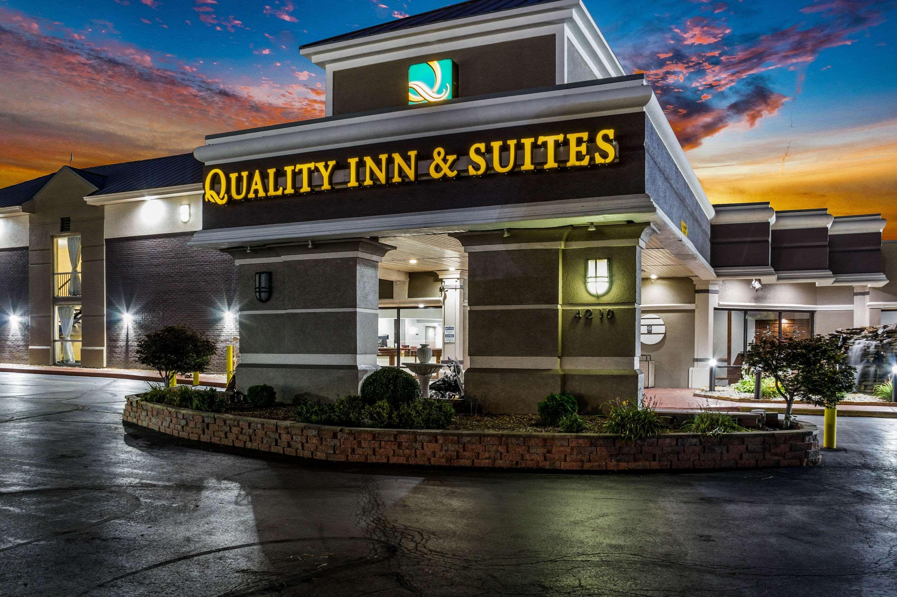 Quality Inn & Suites Kansas City - Independence I-70 East מראה חיצוני תמונה