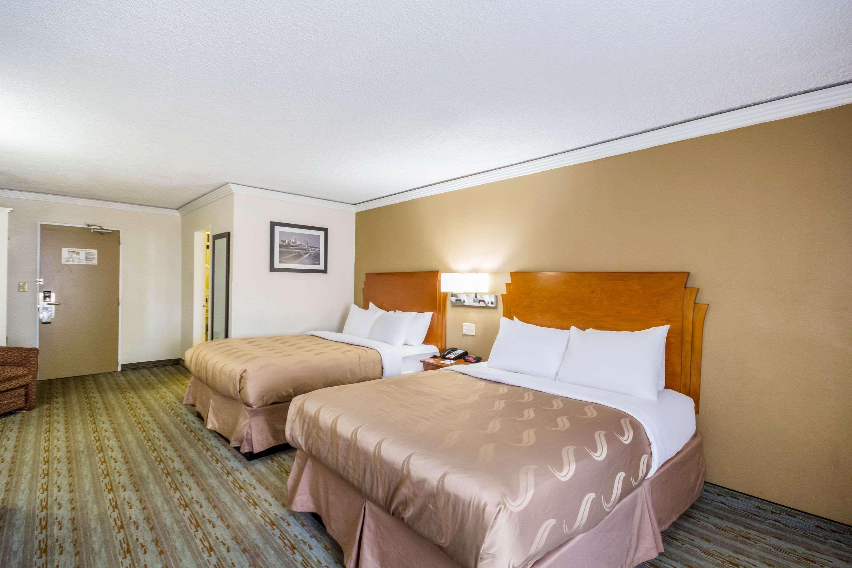Quality Inn & Suites Kansas City - Independence I-70 East מראה חיצוני תמונה