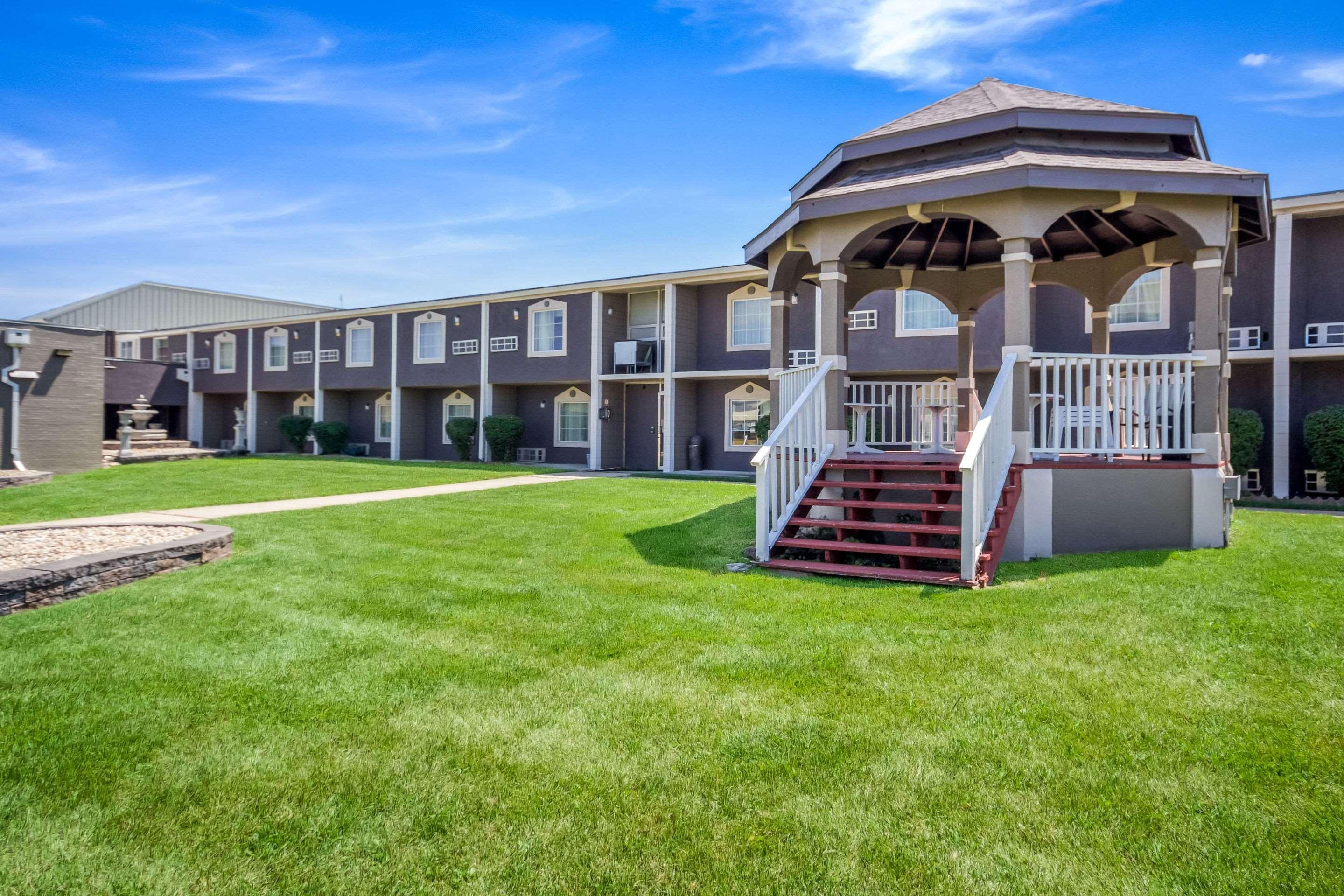 Quality Inn & Suites Kansas City - Independence I-70 East מראה חיצוני תמונה