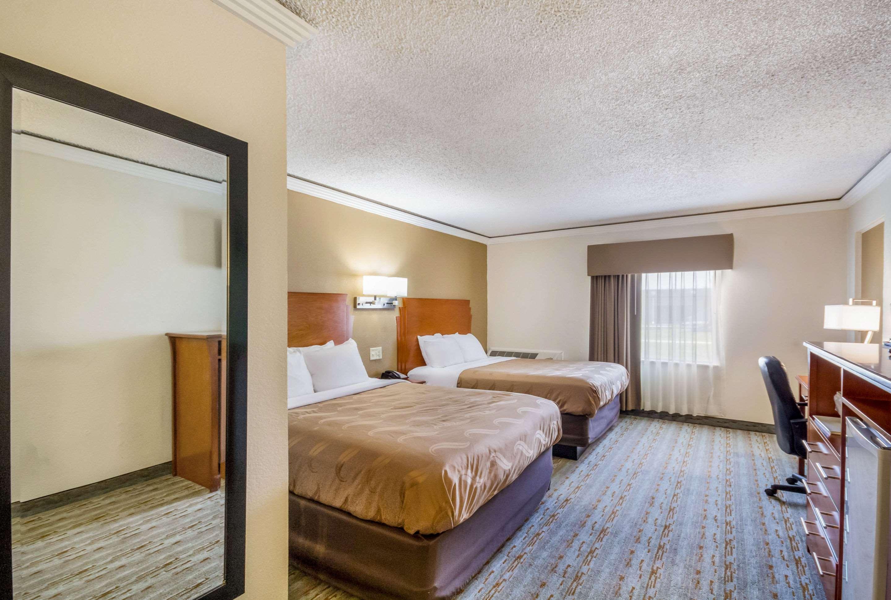 Quality Inn & Suites Kansas City - Independence I-70 East מראה חיצוני תמונה