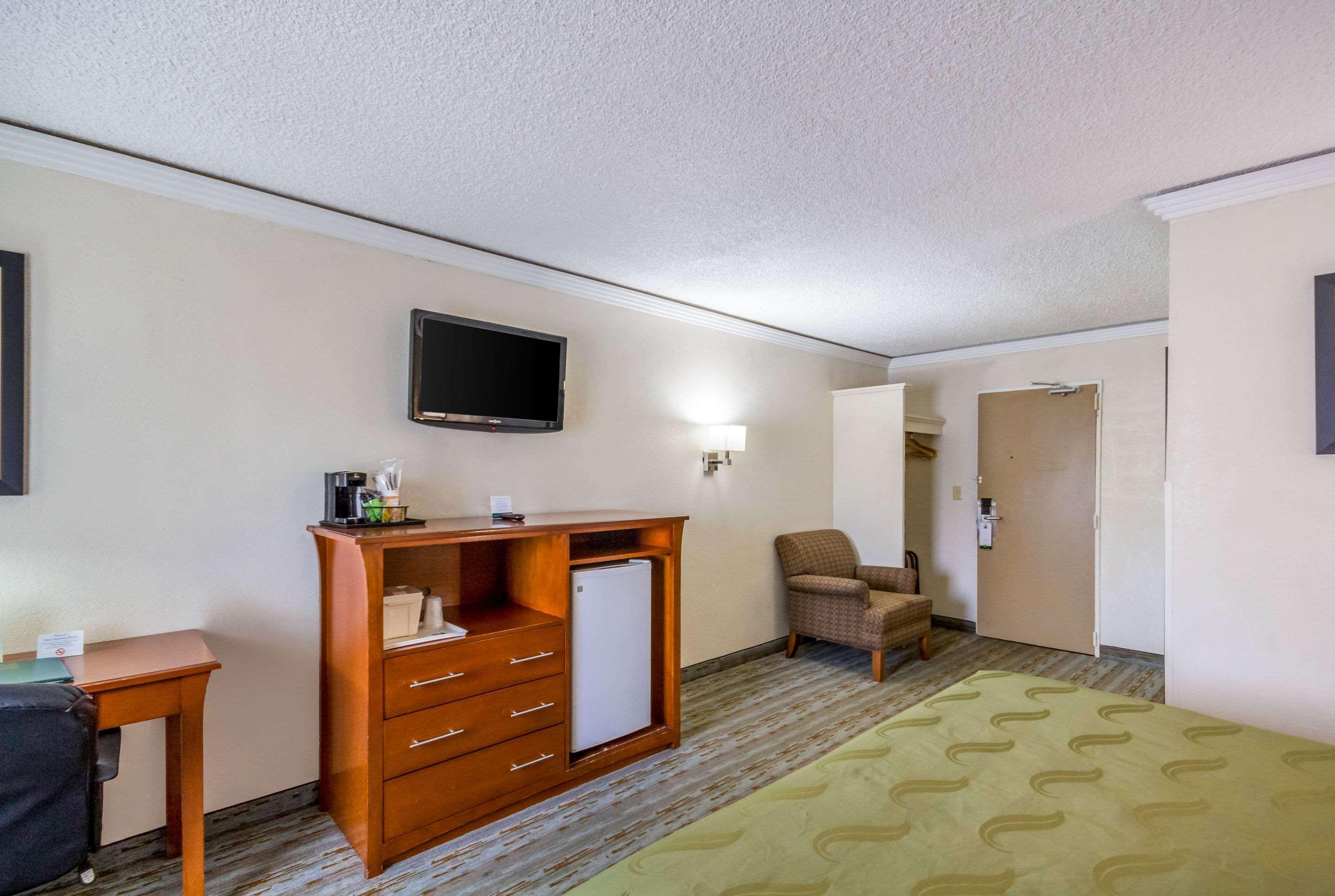 Quality Inn & Suites Kansas City - Independence I-70 East מראה חיצוני תמונה