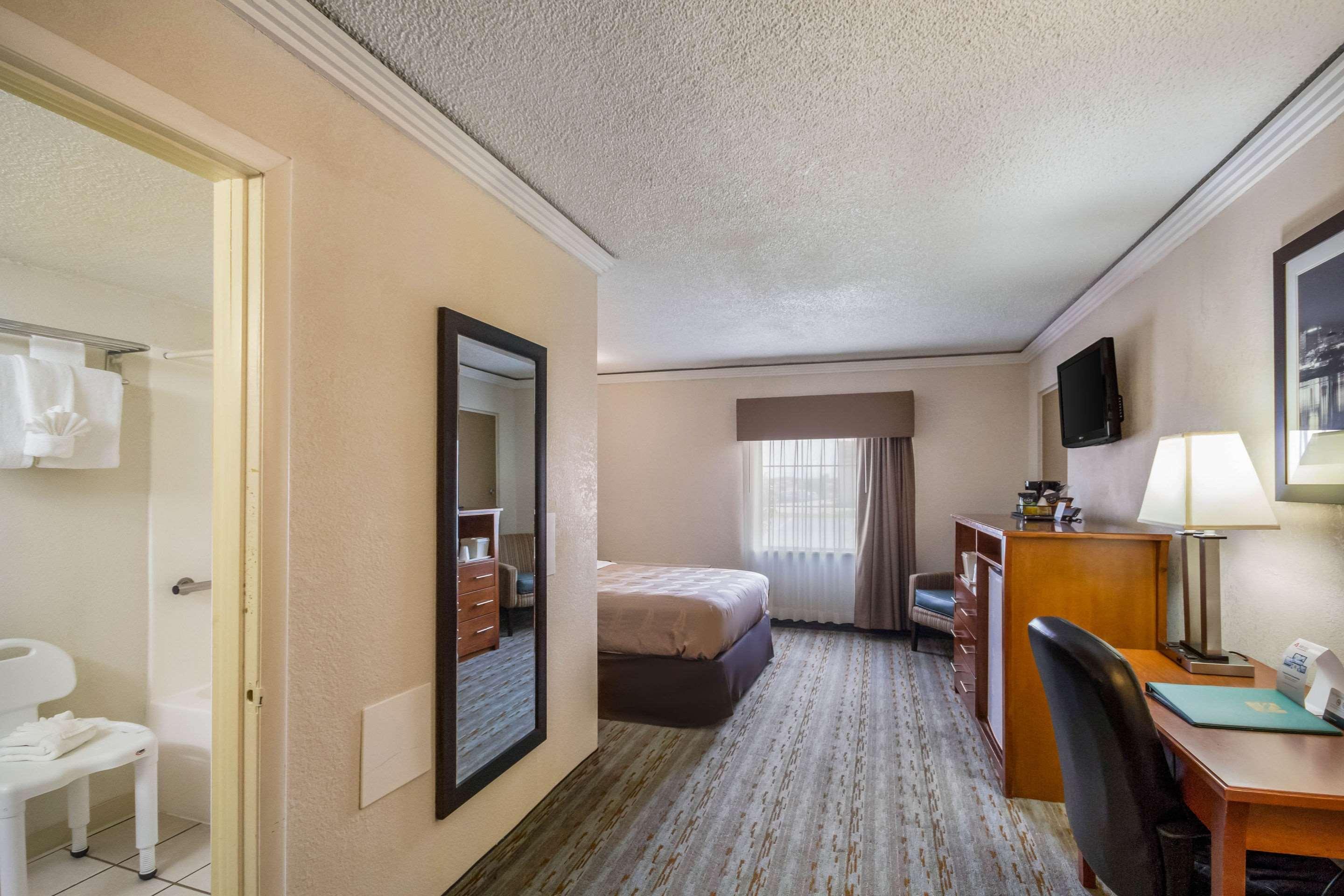 Quality Inn & Suites Kansas City - Independence I-70 East מראה חיצוני תמונה