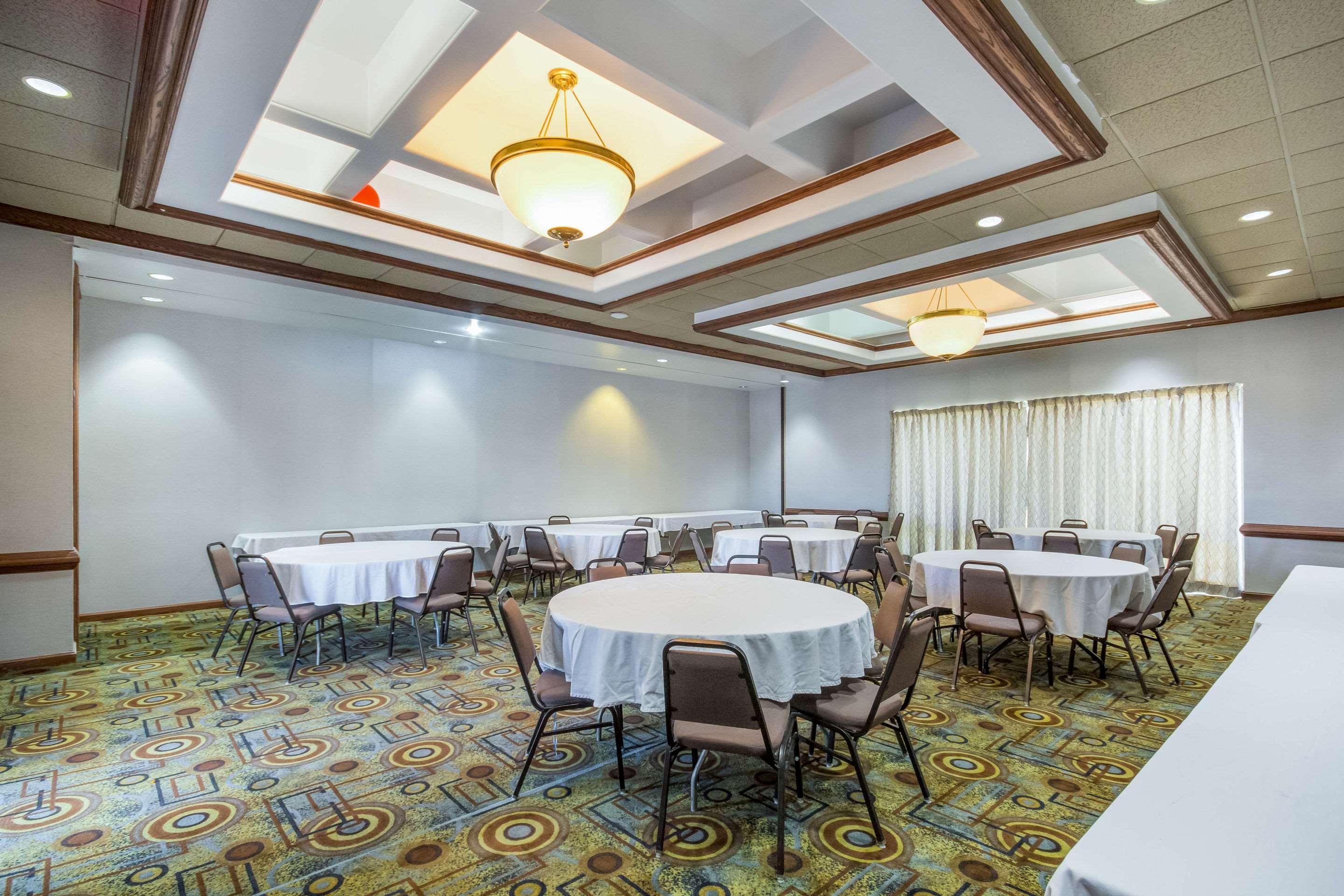 Quality Inn & Suites Kansas City - Independence I-70 East מראה חיצוני תמונה