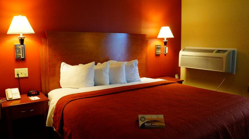 Quality Inn & Suites Kansas City - Independence I-70 East מראה חיצוני תמונה