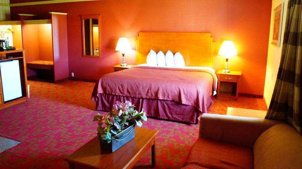 Quality Inn & Suites Kansas City - Independence I-70 East מראה חיצוני תמונה