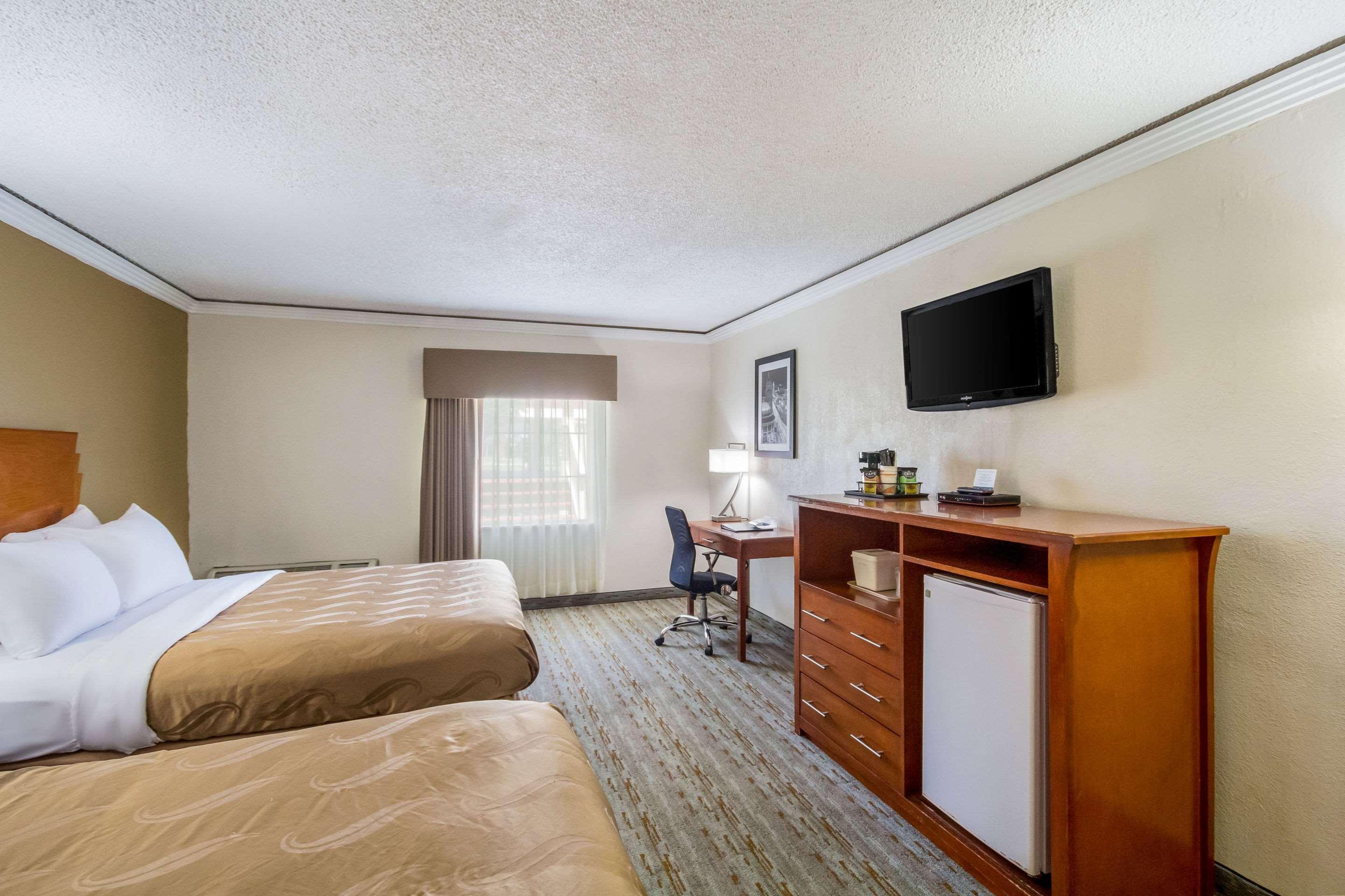 Quality Inn & Suites Kansas City - Independence I-70 East מראה חיצוני תמונה