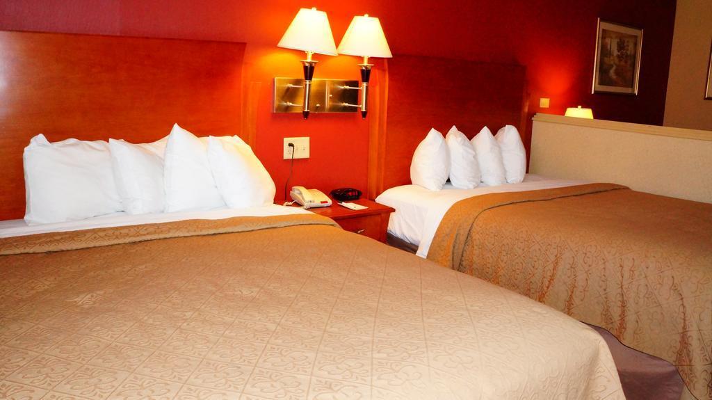 Quality Inn & Suites Kansas City - Independence I-70 East מראה חיצוני תמונה