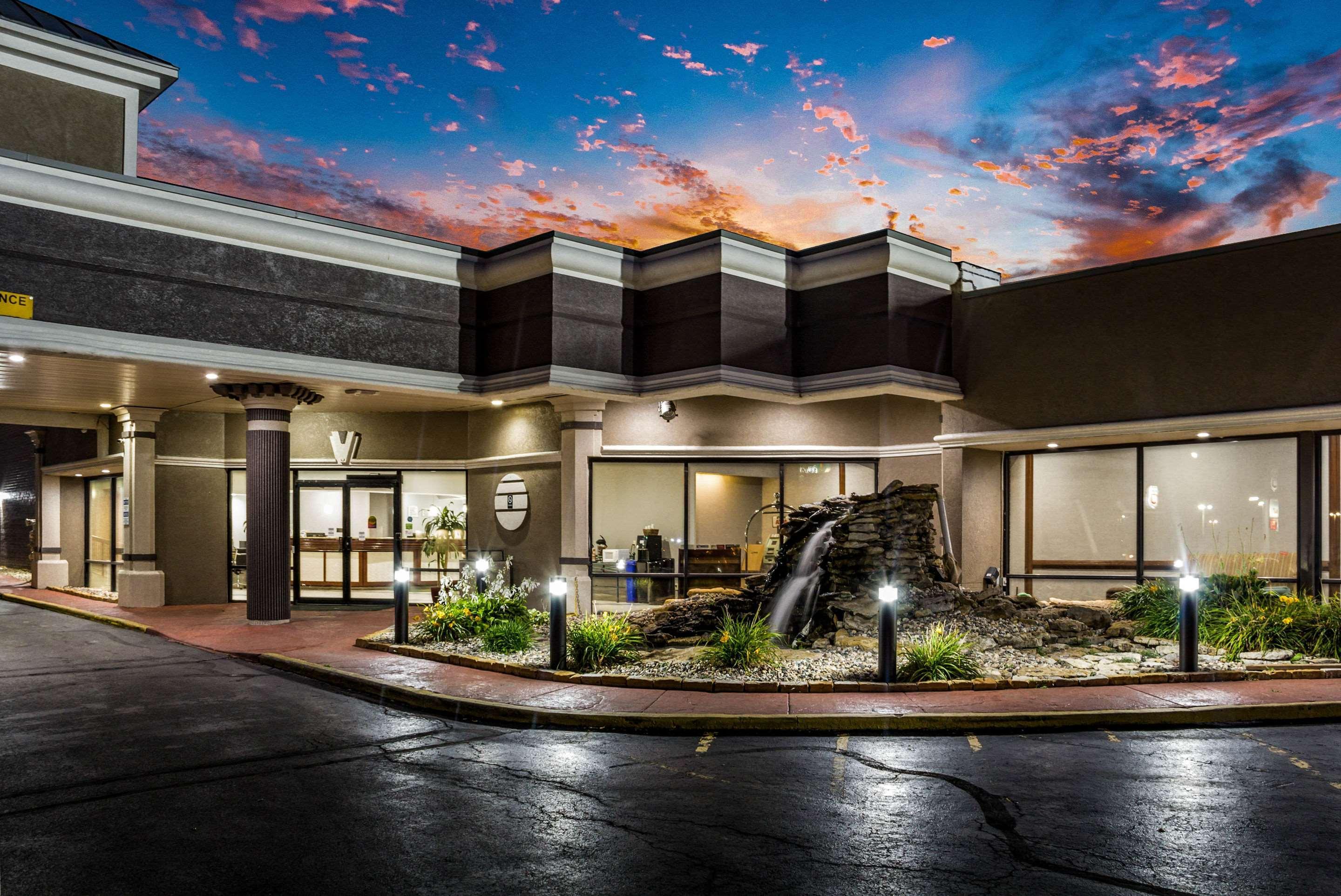 Quality Inn & Suites Kansas City - Independence I-70 East מראה חיצוני תמונה