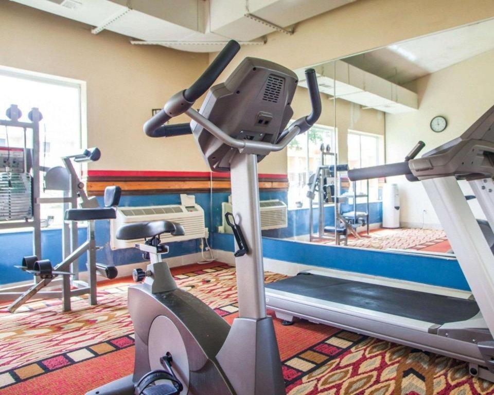 Quality Inn & Suites Kansas City - Independence I-70 East מראה חיצוני תמונה