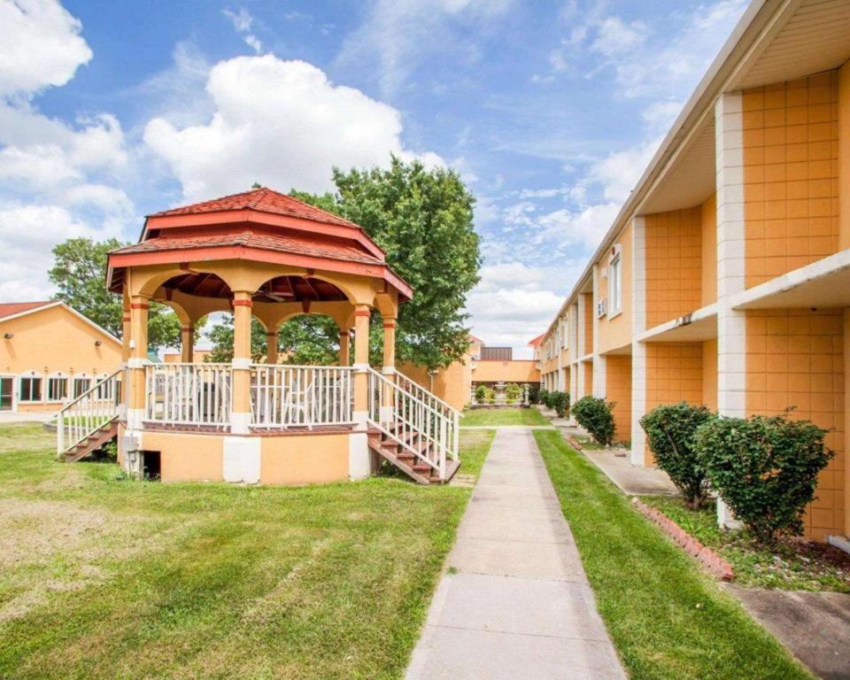 Quality Inn & Suites Kansas City - Independence I-70 East מראה חיצוני תמונה