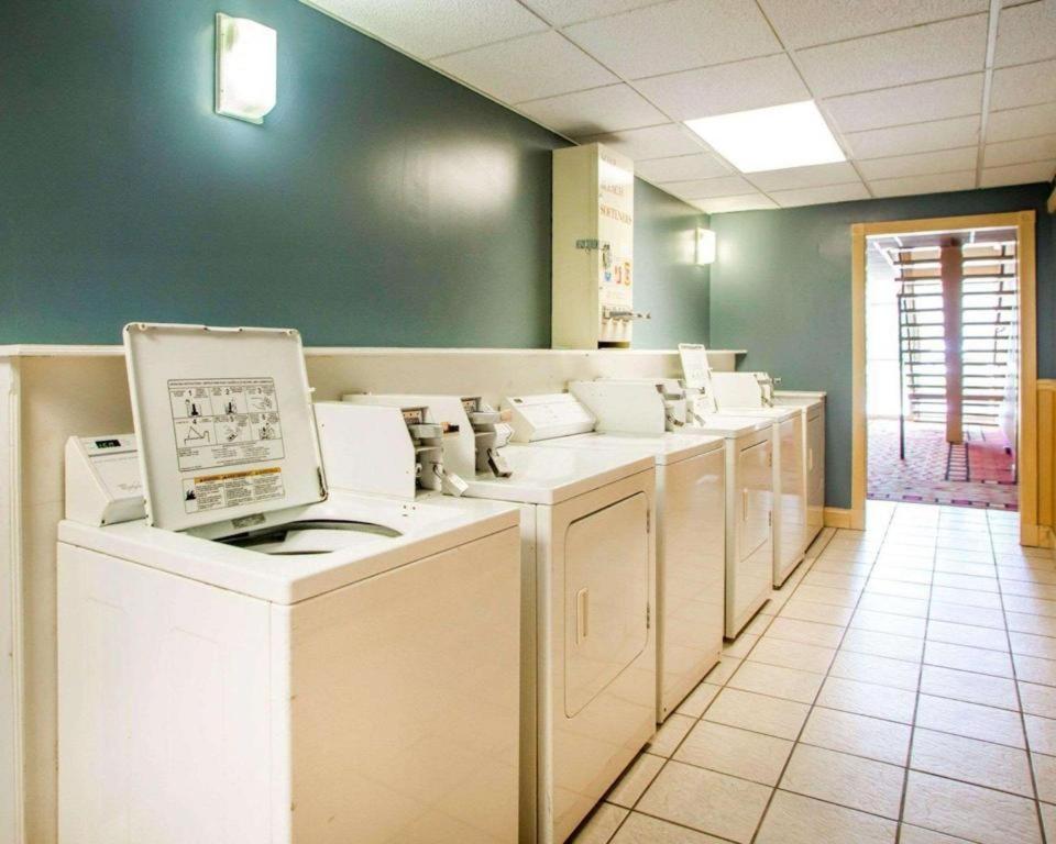 Quality Inn & Suites Kansas City - Independence I-70 East מראה חיצוני תמונה