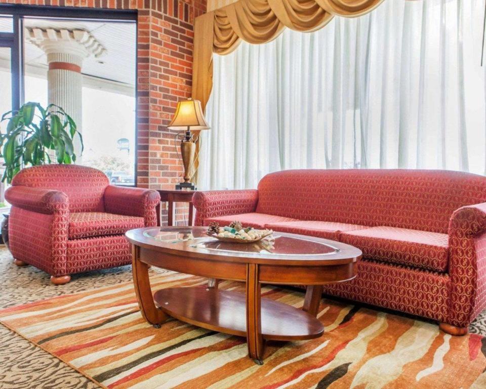 Quality Inn & Suites Kansas City - Independence I-70 East מראה חיצוני תמונה