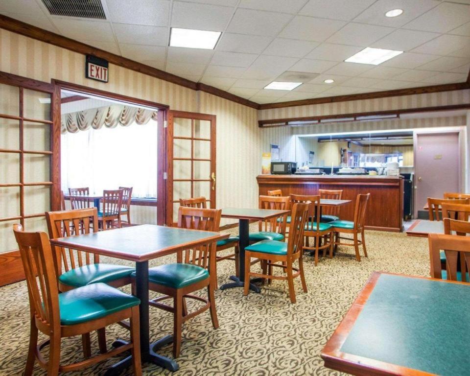 Quality Inn & Suites Kansas City - Independence I-70 East מראה חיצוני תמונה