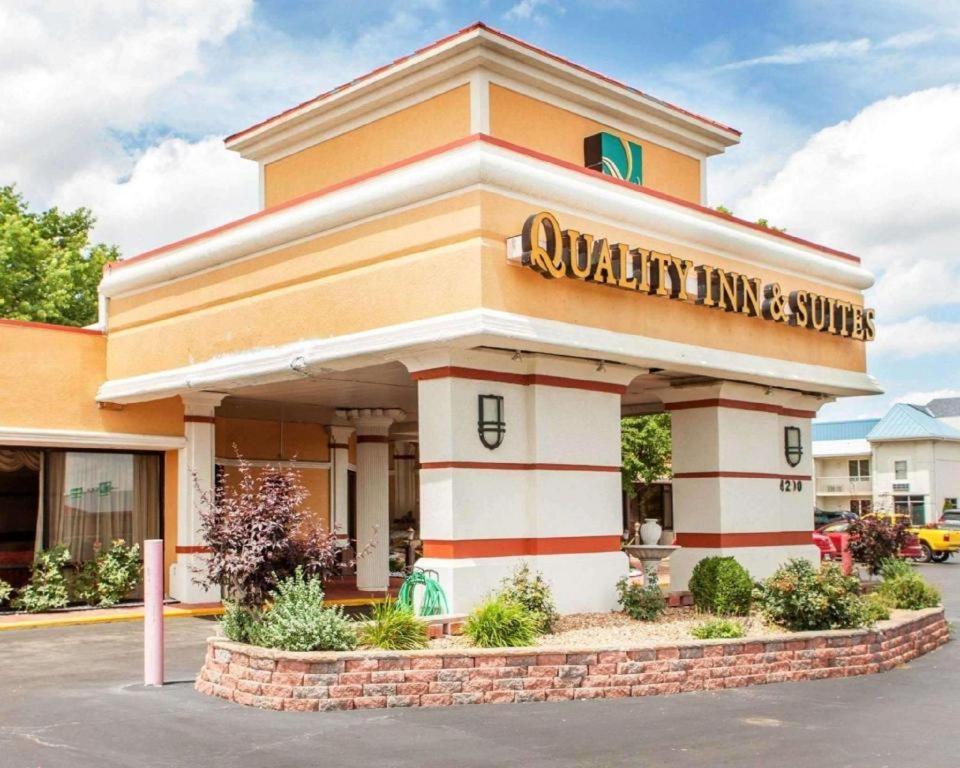 Quality Inn & Suites Kansas City - Independence I-70 East מראה חיצוני תמונה