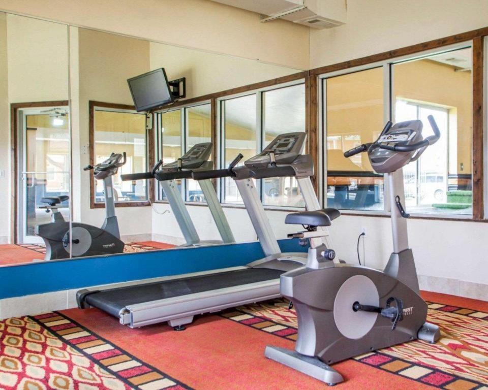 Quality Inn & Suites Kansas City - Independence I-70 East מראה חיצוני תמונה