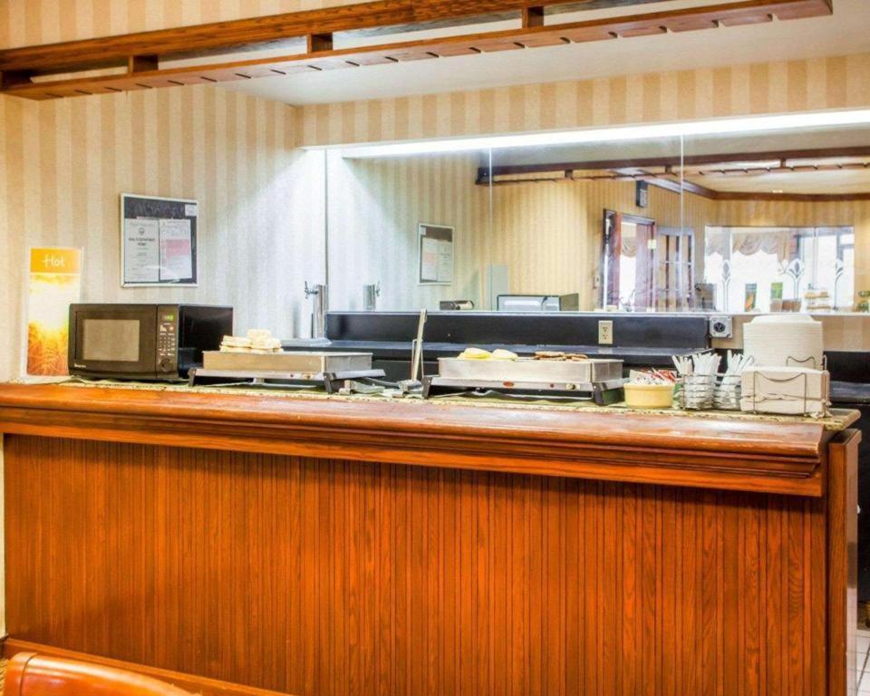 Quality Inn & Suites Kansas City - Independence I-70 East מראה חיצוני תמונה