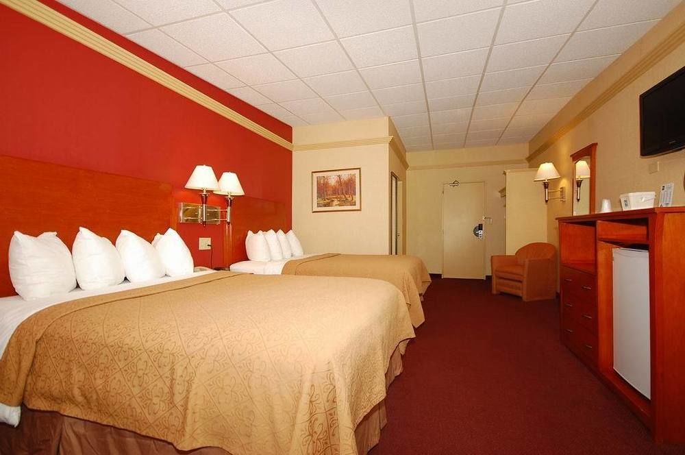 Quality Inn & Suites Kansas City - Independence I-70 East מראה חיצוני תמונה