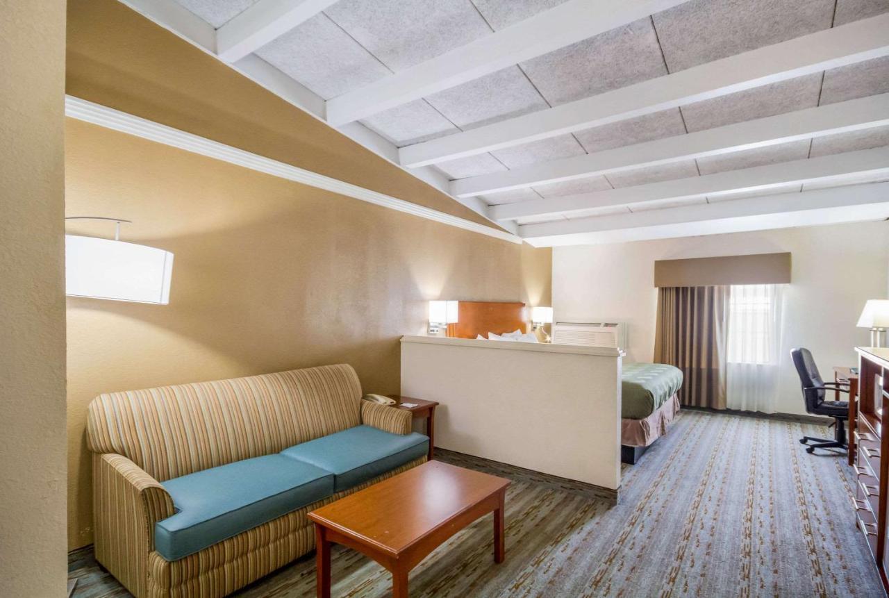 Quality Inn & Suites Kansas City - Independence I-70 East מראה חיצוני תמונה